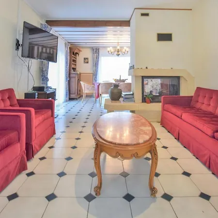 Cozy In Ver-sur-Mer